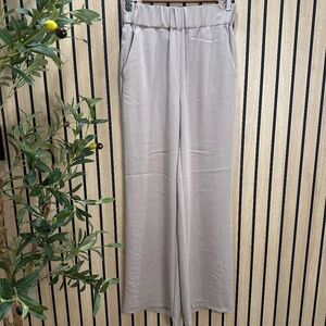 NWT - H&M Women's Tencel™ Lyocell Wide-Leg Pants – Size S